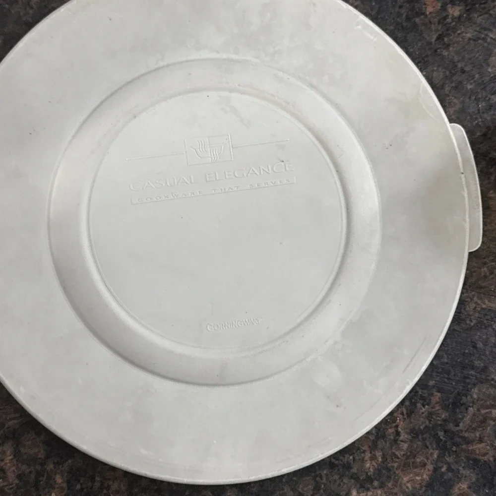 Corning Ware Casual Elegance White Flora Serving Dish With Cover 10